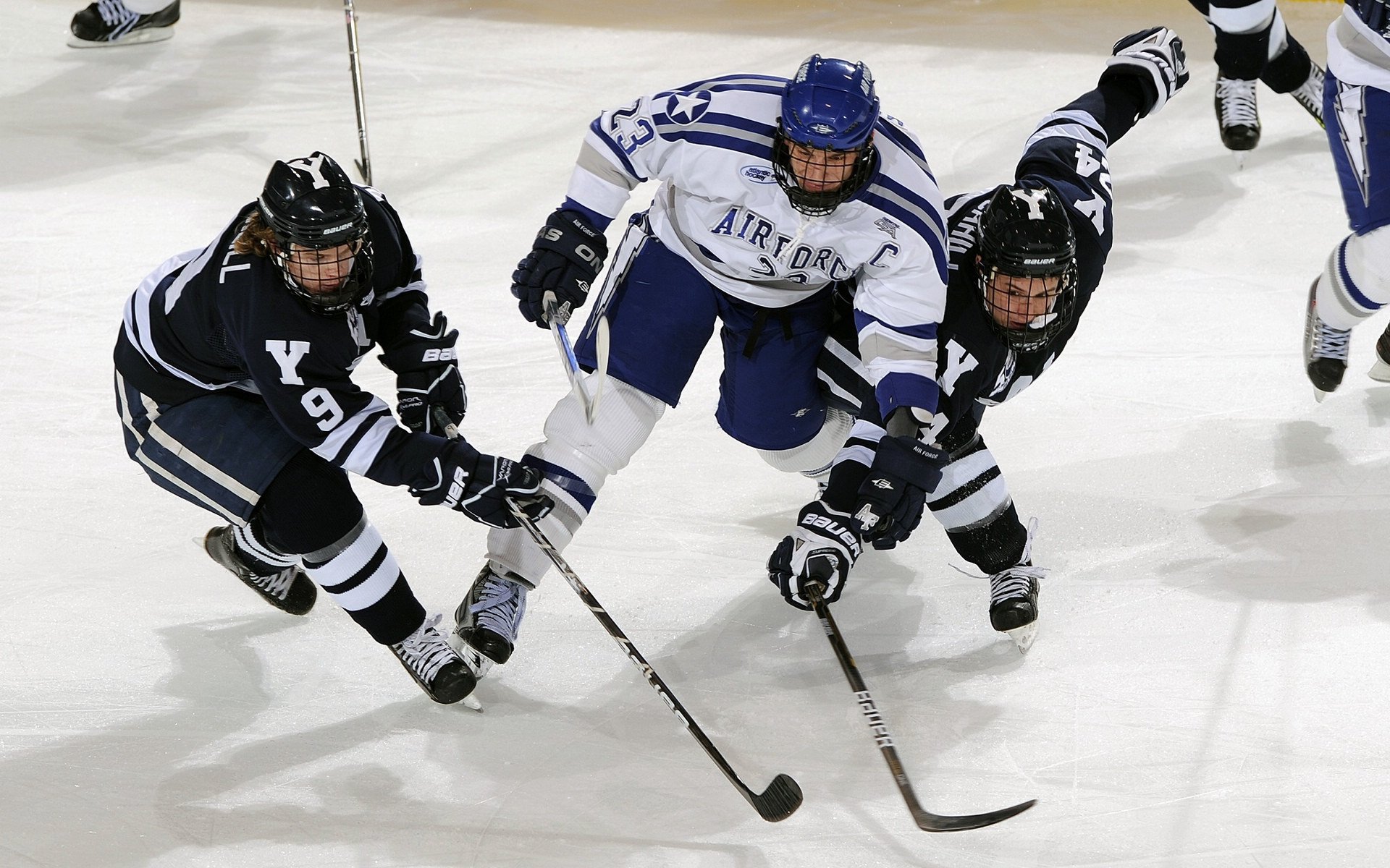 “2025世界运动会：高新体育中心举重选手冲刺新纪录，赛事高潮迭起”